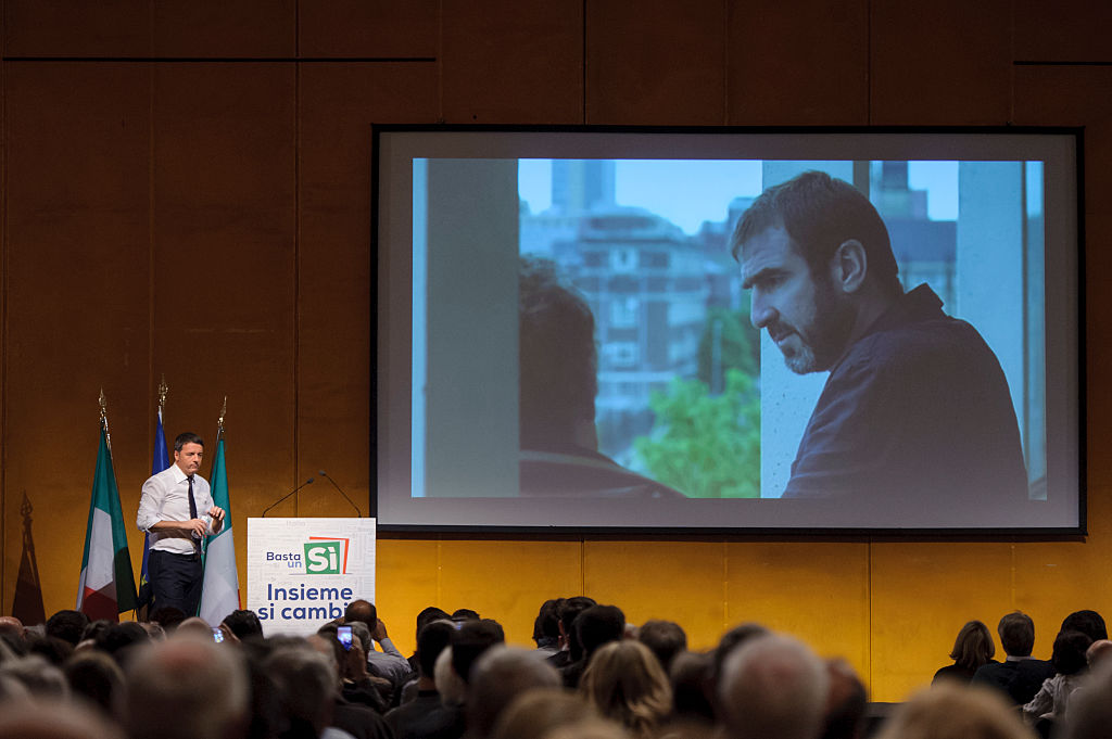 LINGOTTO, TURIN, TO, ITALY - 2016/11/27: Italian Premier Matteo Renzi shows a video of 'Looking for Eric' film (directed by Ken Loach, starring Eric Cantona) during a demonstration to support the 'Yes' ('Sì') to the constitutional referendum. Matteo Renzi says: 'politics is not score but put your mate in a position to score'. (Photo by Nicolò Campo/LightRocket via Getty Images)