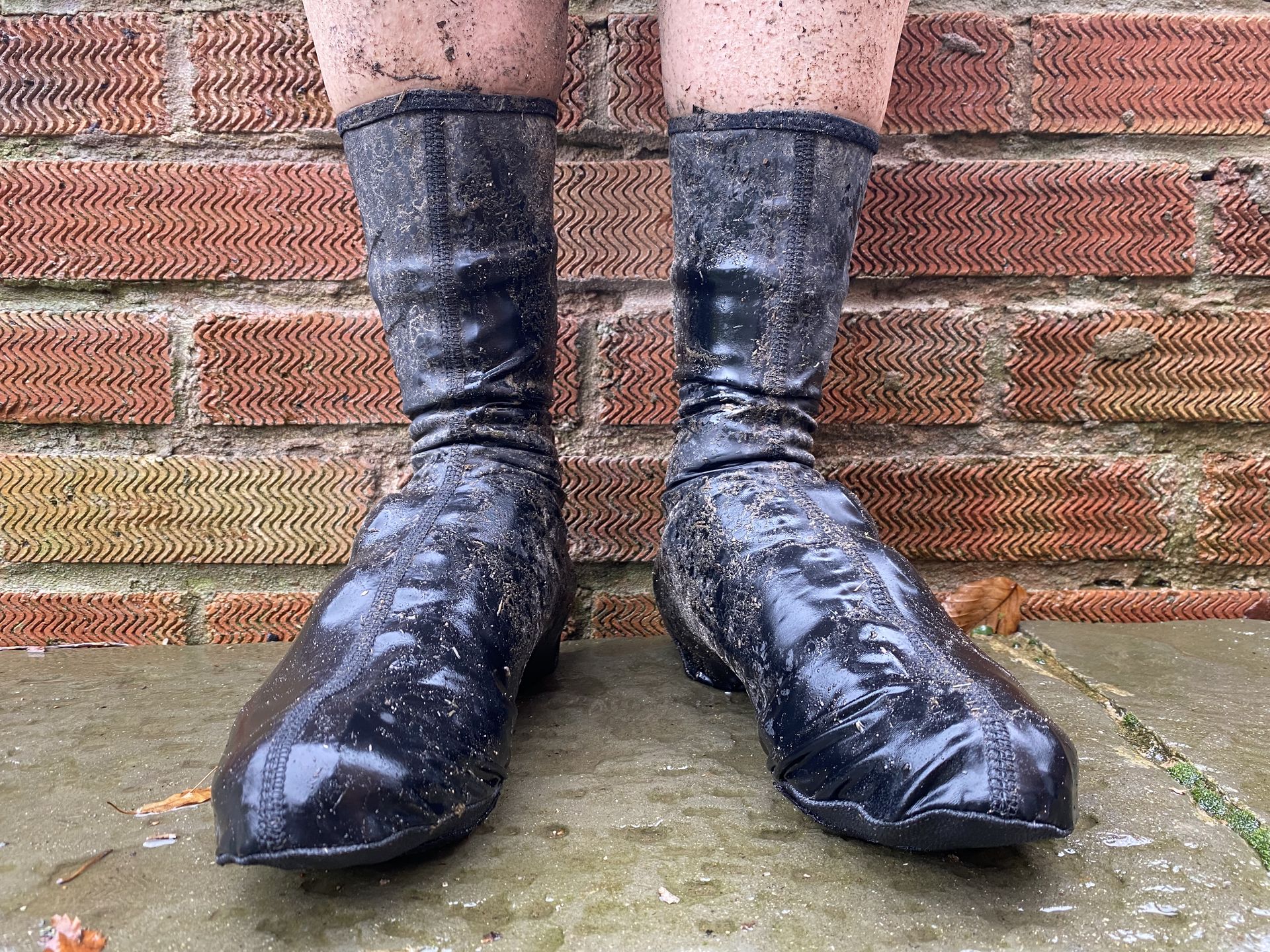 Image shows a rider wearing the dhb Equinox Windproof overshoes.