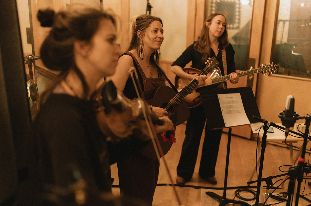 Brittany Haas, Lindsay Lou and Sarah Jarosz at at the Bluegrass Women sessions