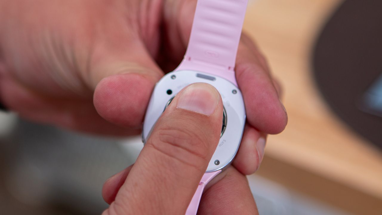 Samsung Galaxy Watch 8 antioxidant measuring hands-on