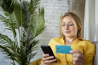 Budgeting apps: A woman on a budgeting app