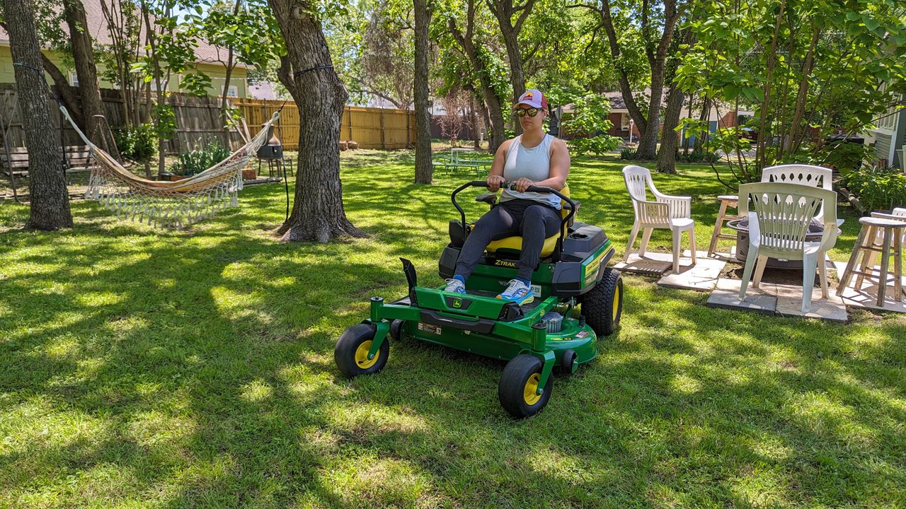 John Deere Z370R Electric ZTrak&trade; Mower