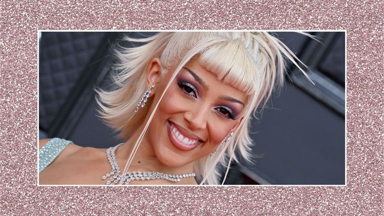  Doja Cat attends the 64th Annual GRAMMY Awards at MGM Grand Garden Arena on April 03, 2022 in Las Vegas, Nevada / in a sparkly My Imperfect Life template