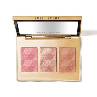 A Bobbi Brown cheeks and highlight palette is one of the best beauty gifts for her.
