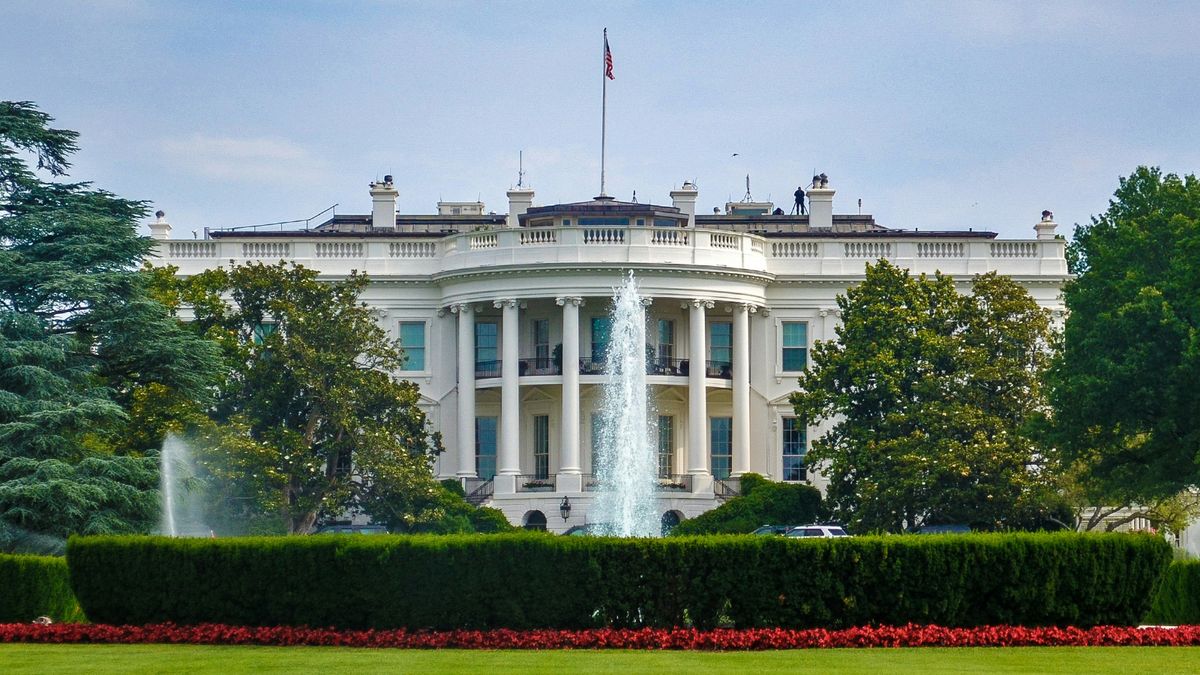 a Photo of the White House