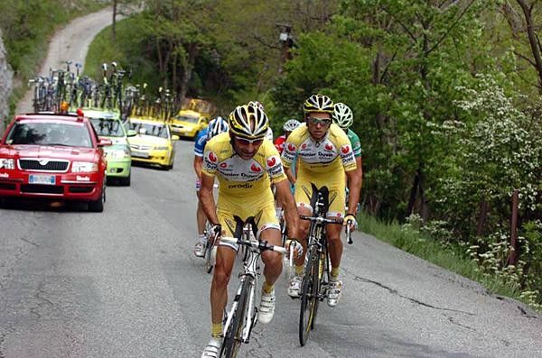 Piepoli leads his captain, Gilberto Simoni (Saunier Duval-Prodir).