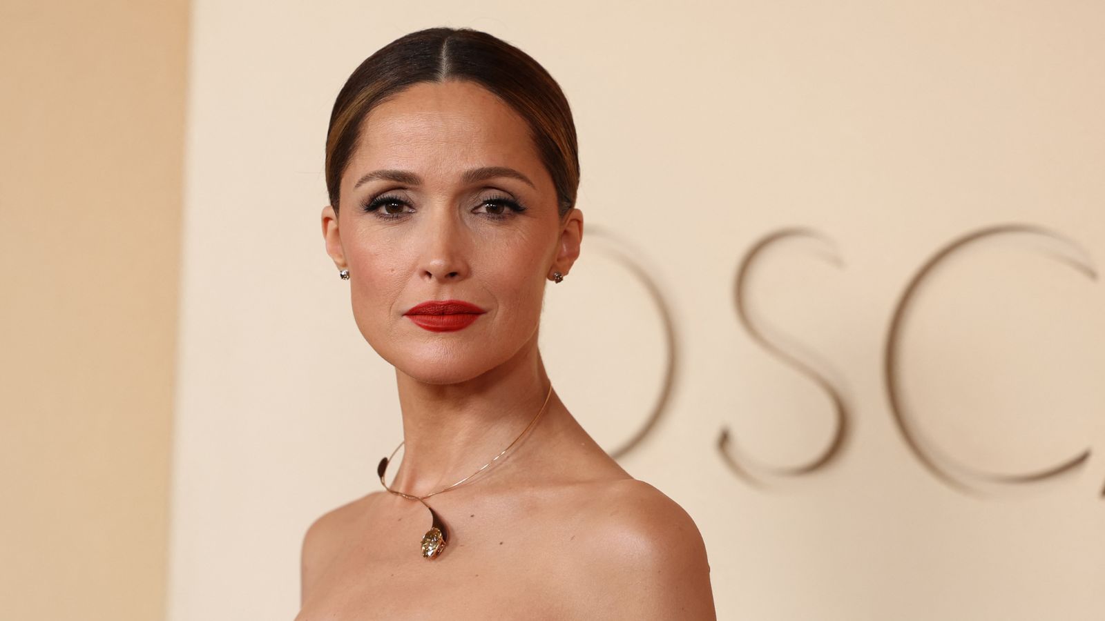 rose byrne at the oscars