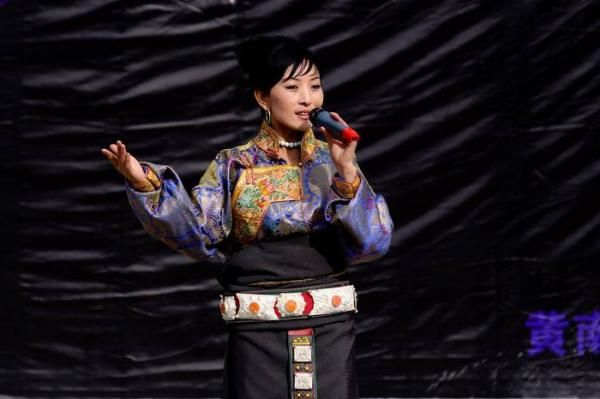 The riders and spectators were treated to some traditional Chinese folk music before the stage start.