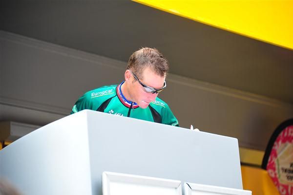 Thomas Voeckler (Europcar) signs in ahead of stage 2