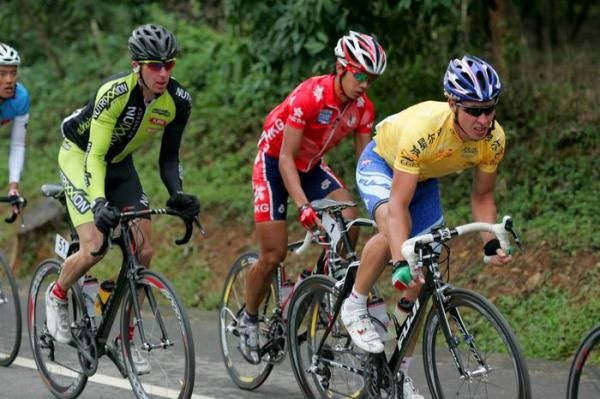 Boris Shpilevsky (Russia) survived the climbs in the lead group.