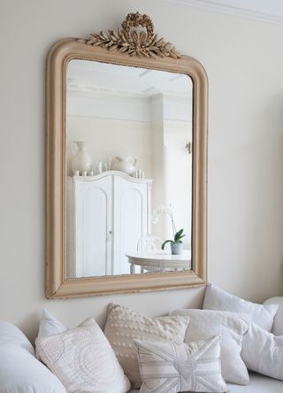 picture of statement mirror in bedroom