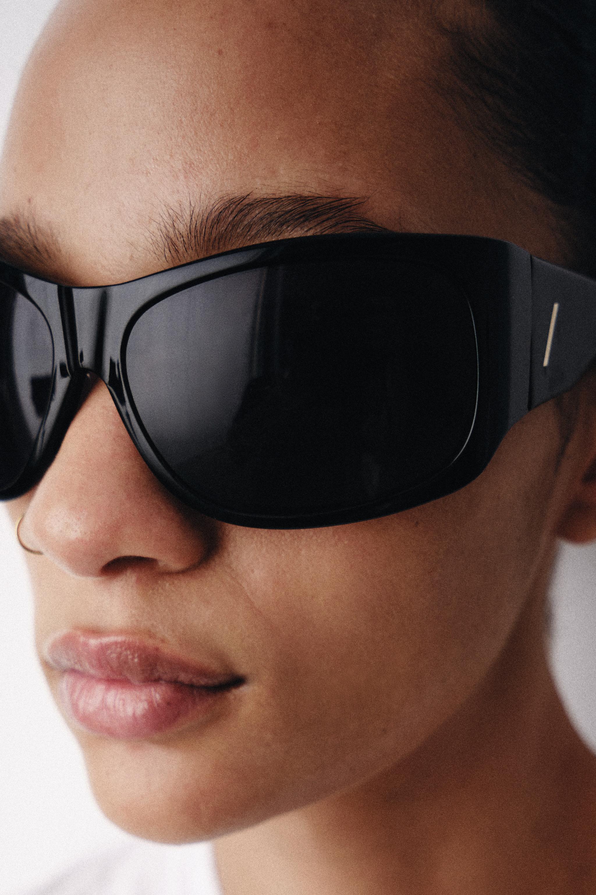 Rectangular Sunglasses - Black - M