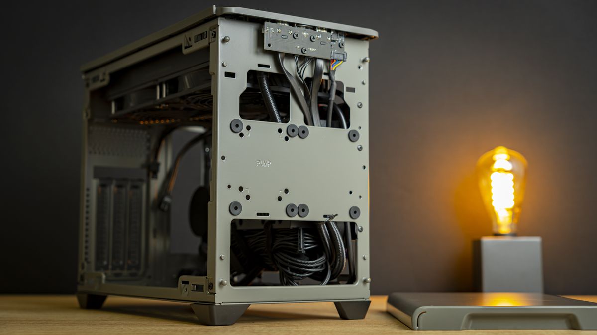 Cooler Master NR200P Max