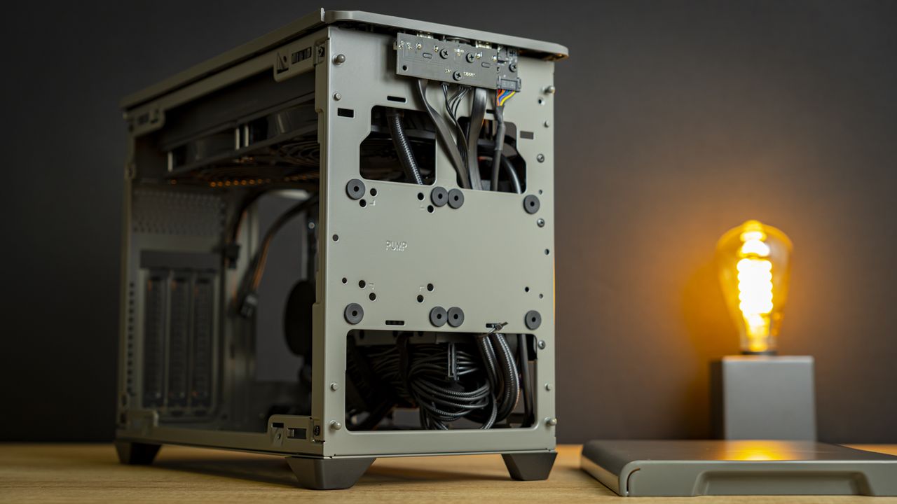 Cooler Master NR200P Max