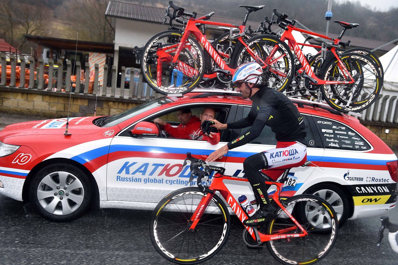 Giampaolo Caruso (Katusha) drops back to the team car