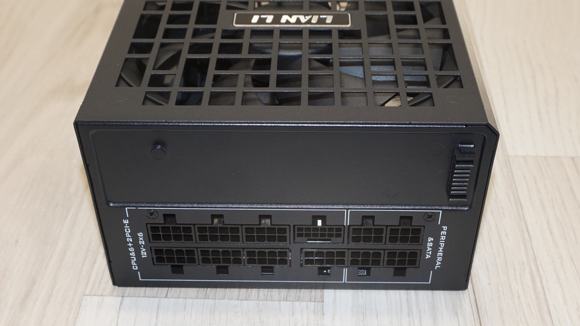 Lian Li RS1200G ATX 3.1