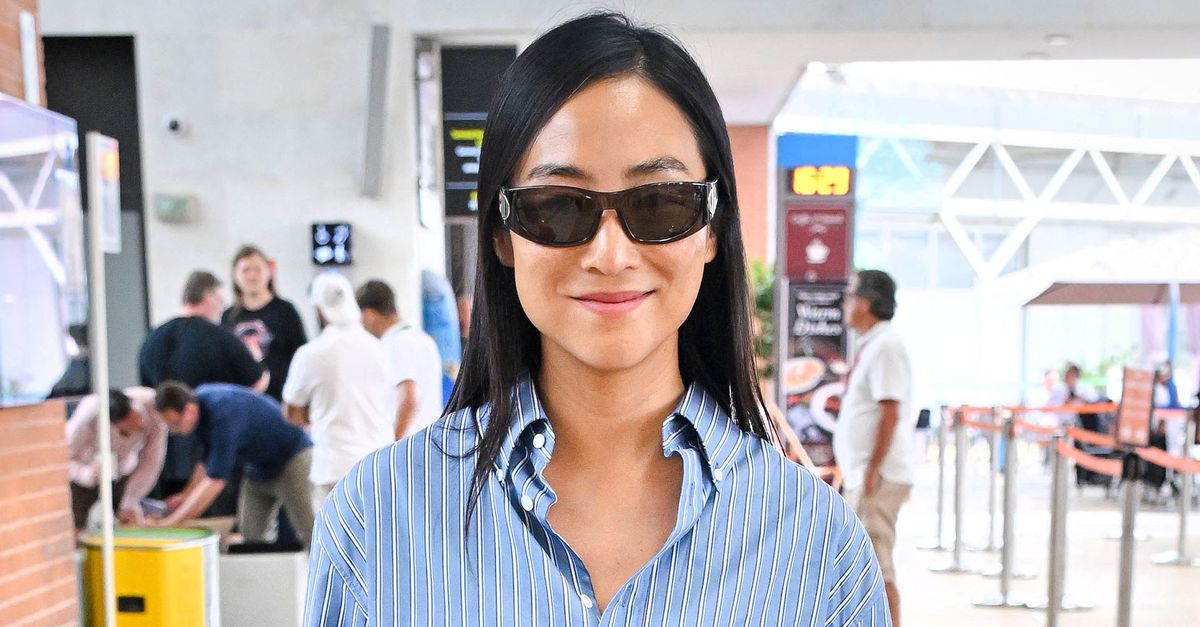 Looking Chic at the Airport in 2025 Means Wearing These Shirt and Shoe Trends With Jeans