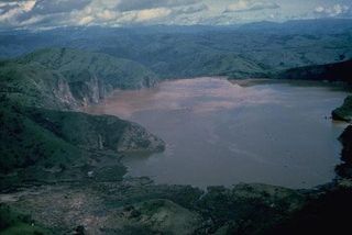 volcano-lake-nyos-110224-02