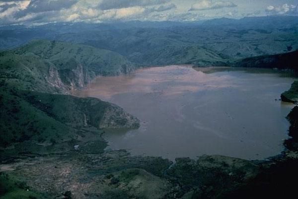 volcano-lake-nyos-110224-02