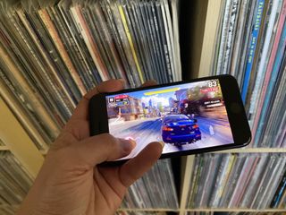 iPhone SE 2020 Asphalt 9