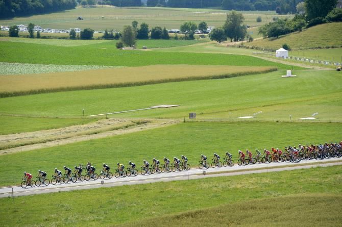 The peloton make their way to the finish in Ossingen