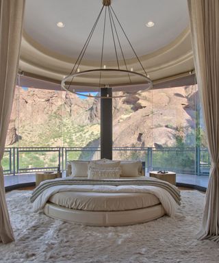 Bedroom in Alicia Keys’s Arizona home
