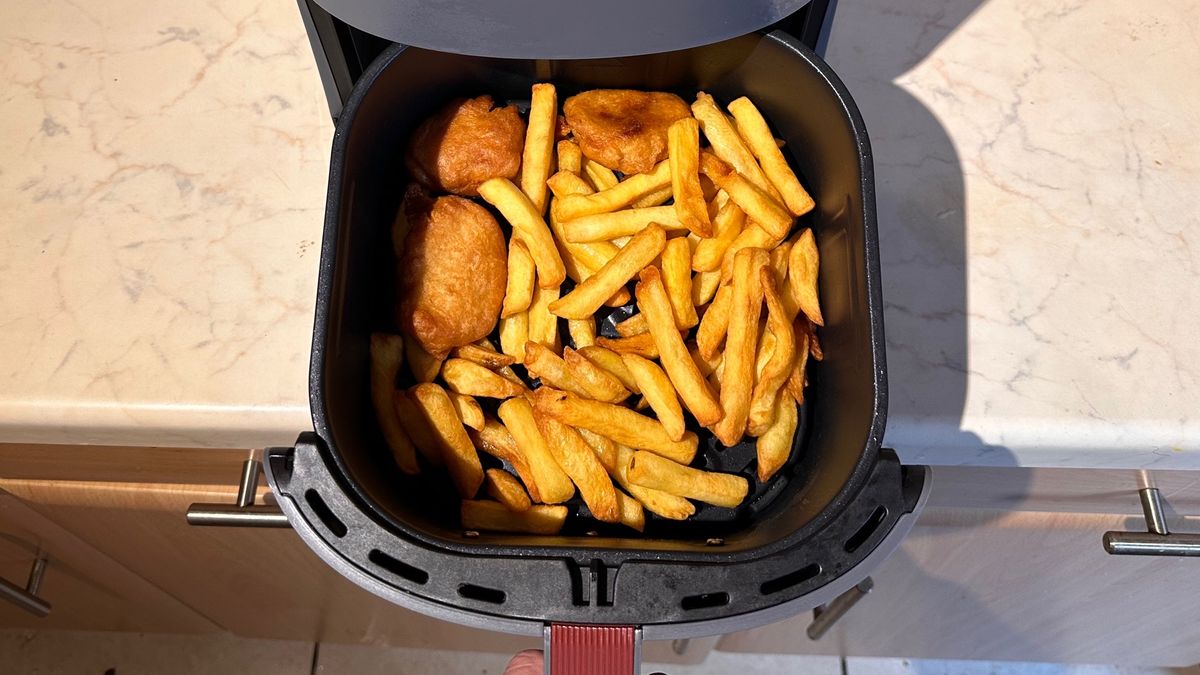 Cosori Lite 4.0Quart Smart Air Fryer review cheap, cheerful and