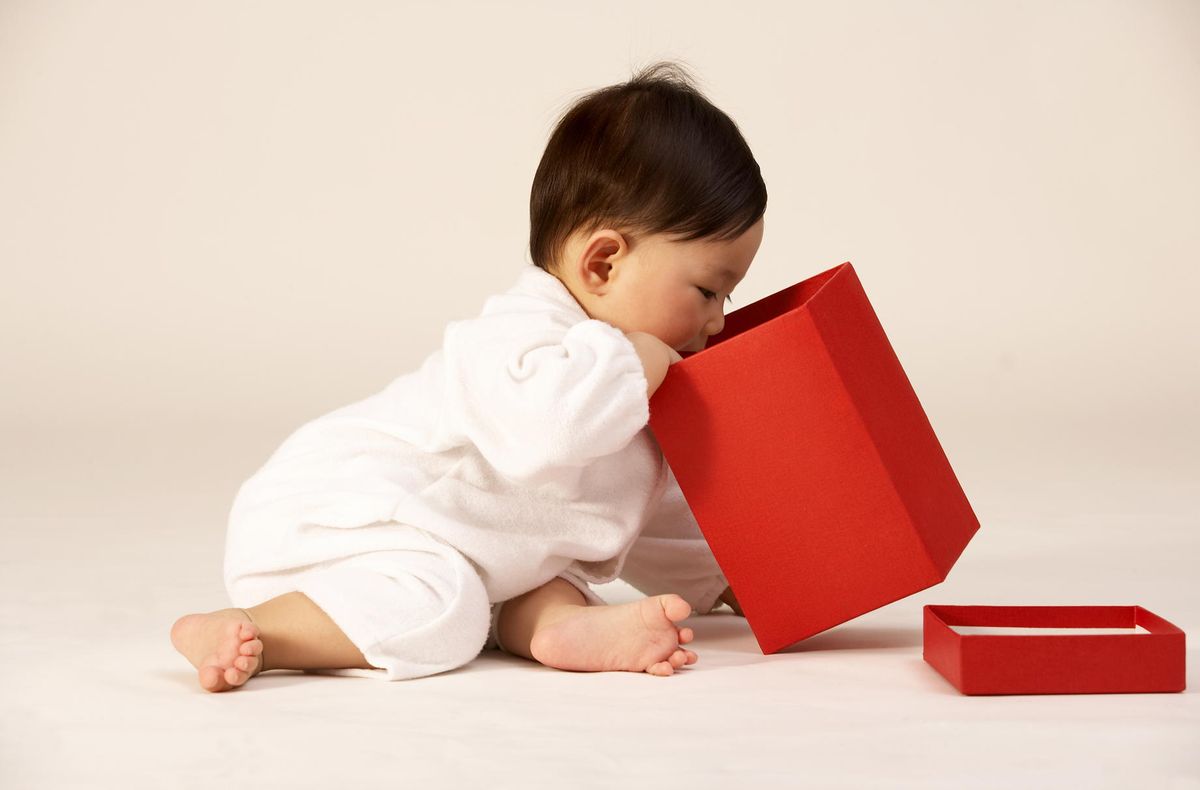 Why babies love putting things in boxes - and tipping them out | GoodtoKnow