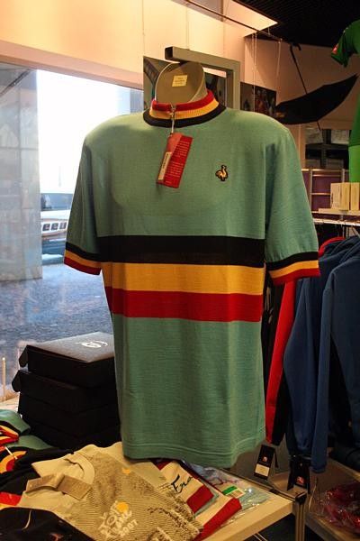 Plenty of old school wool for the vintage cyclist.