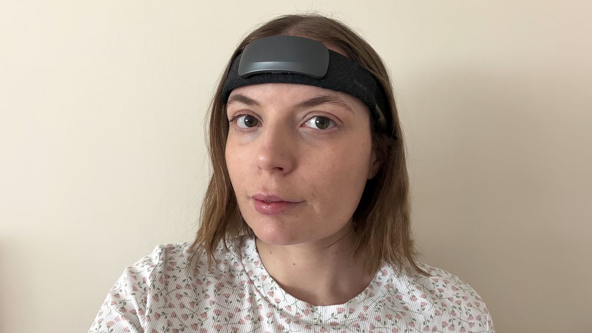 Tester Ruth Jones wears the Muse S Athena headband
