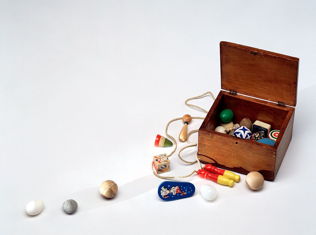 Bolls in wooden box and skipping rope