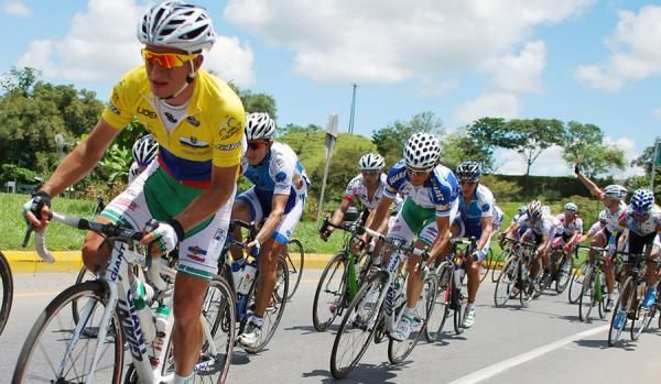 Sergio Luis Henao leads Oscar Sevilla during stage two.