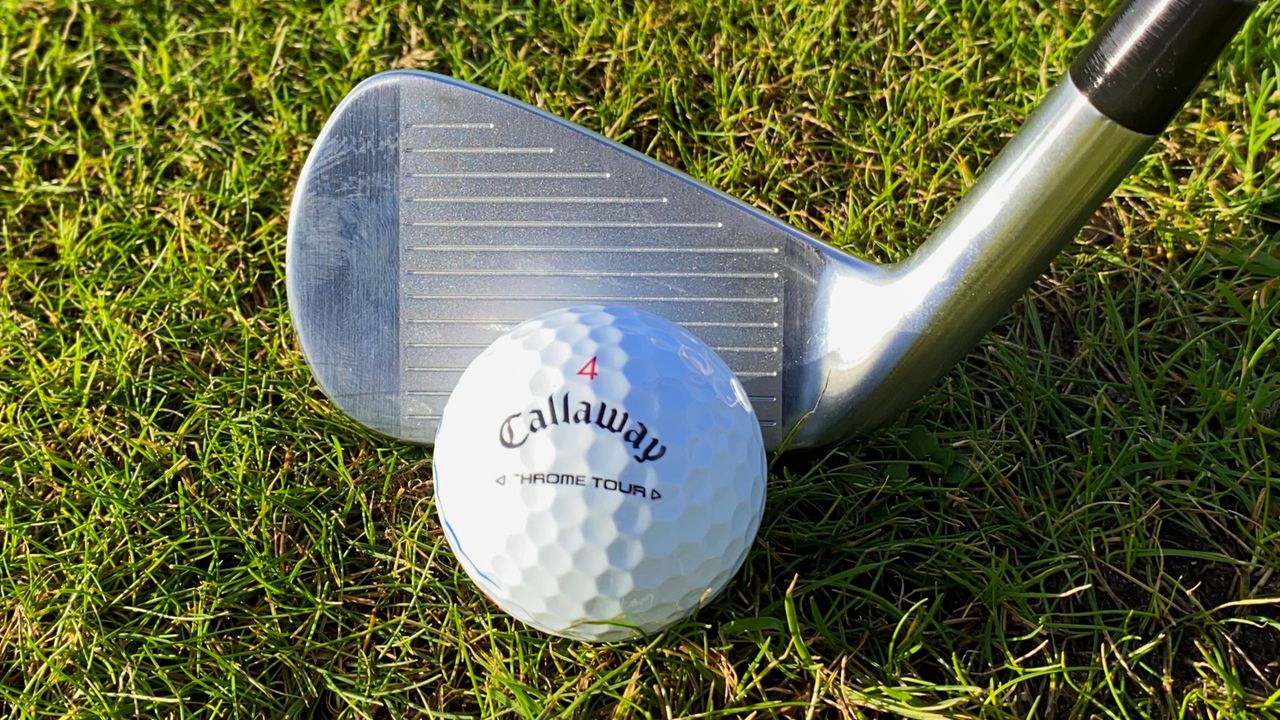 Will The Launch Of The Callaway Chrome Tour Golf Ball Knock The Titleist Pro V1 Off Its Throne?