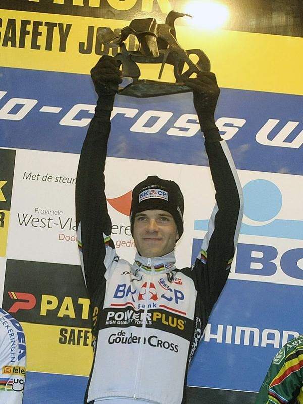 Niels Albert (BKCP - Powerplus) with his winner's trophy.