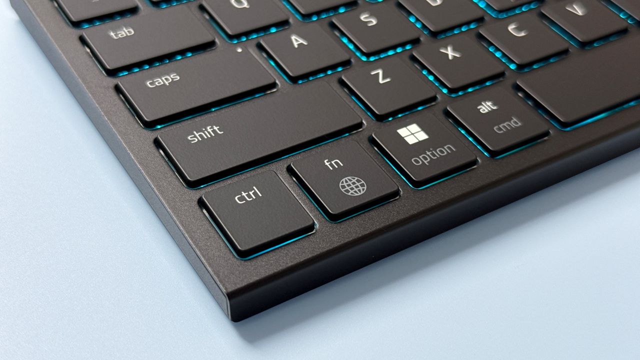 A Razer Basilisk Mobile gaming mouse and Razer Joro portable gaming keyboard on a blue background.