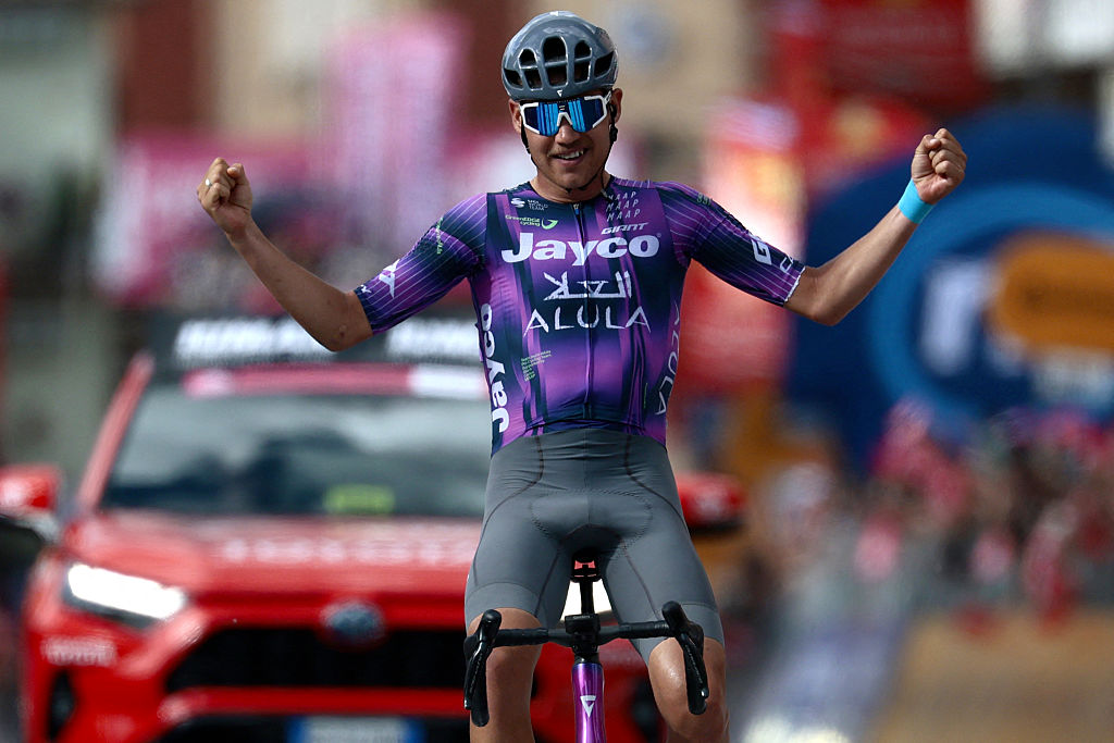 Luke Plapp celebrates win at Giro 2025 stage 8
