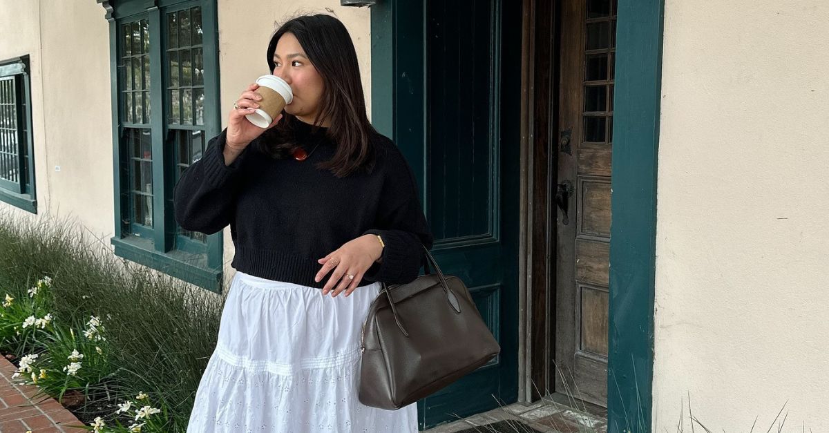 Londoners are Living in the White Skirts and Black Ballet Flats Trends