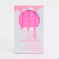 18. Miss Patisserie Frosting bath slab