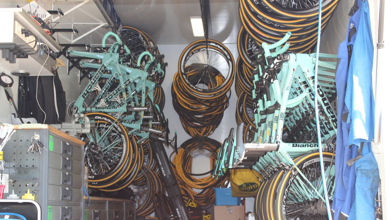 Lotto NL-Jumbo has multiple road bikes for each rider in the standard Oltre XR2 and endurance Ultimo CV framesets