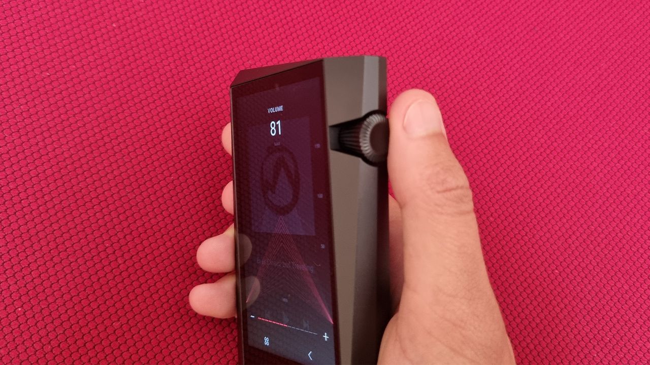 Portable music player: Astell &amp; Kern A&amp;norma SR35