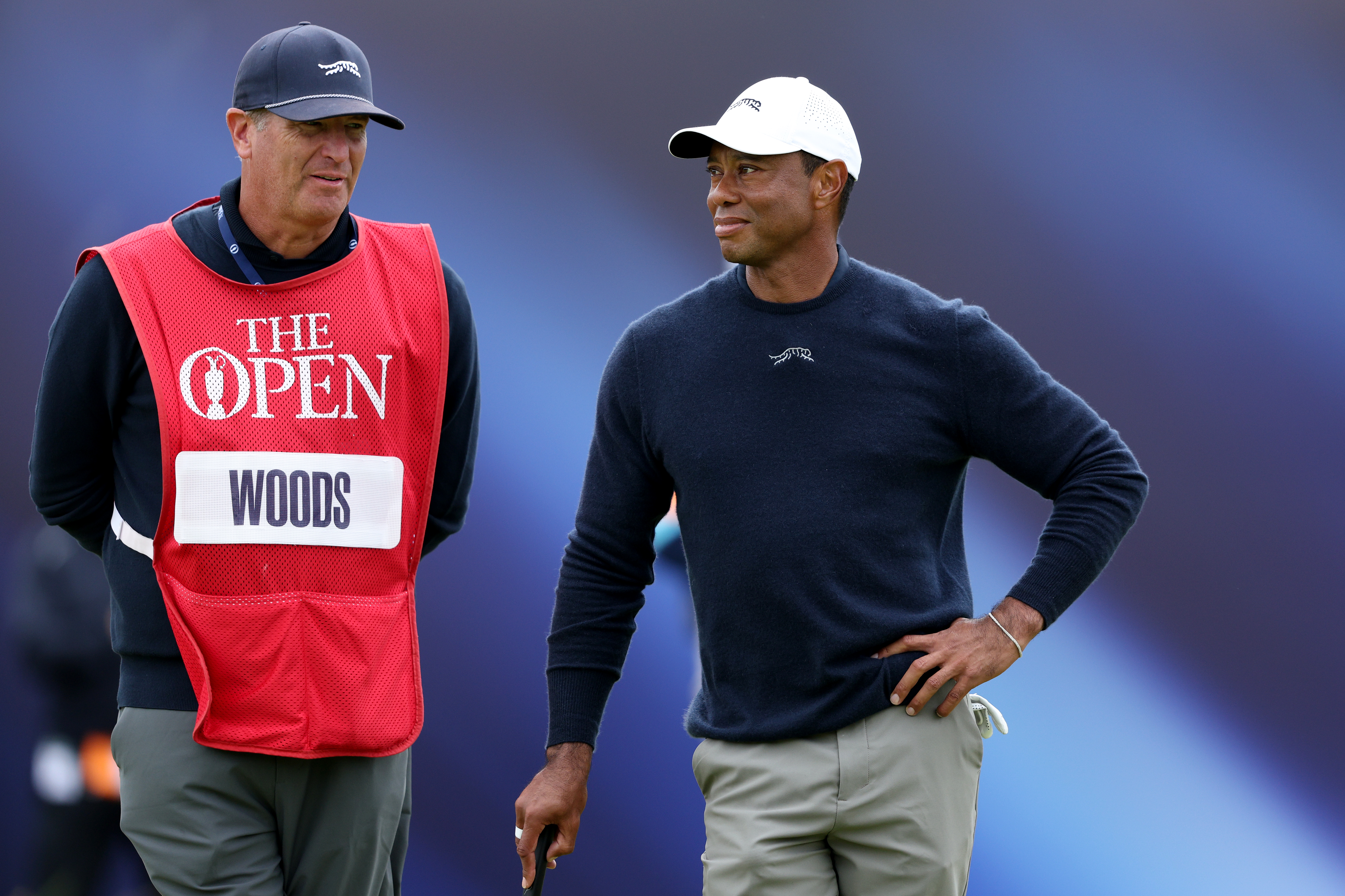 Lance Bennett and Tiger Woods chat at The Open