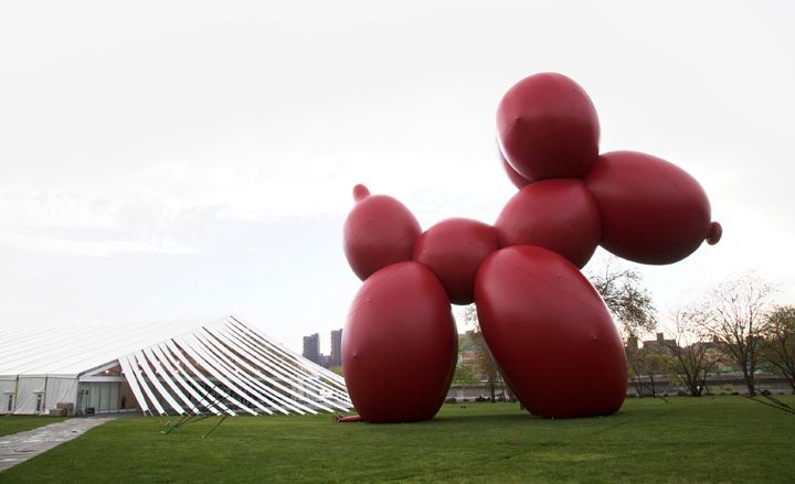 Outdoor sculpture, &#039;Balloon Dog&#039; at Frieze New York&#039;s Sculpture Park