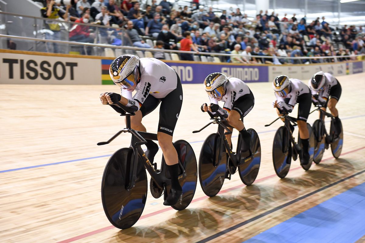 Picture by Simon Wilkinson/SWpix.com - 21/10/2021 - Cycling - Tissot 2021 UCI Track Cycling World Championships - Women&acirc;s Team Pursuit - Stab Velodrome, Roubaix, France - Franziska Brausse, Lisa Brennauer, Mieke Kroger and Laura Sussemilch of Germany in action during the women's team pursuit final