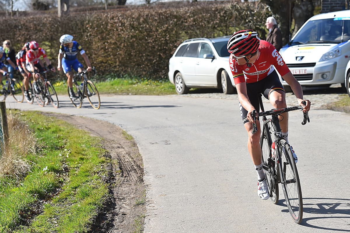 Tiesj Benoot (Lotto-Soudal) checks his lead