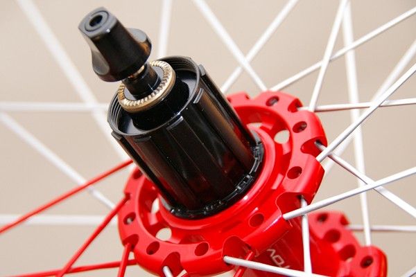 The aluminum freehub body is easily swapped for use on Shimano, Campagnolo or SRAM drivetrains.