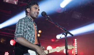 Yesterday Himesh Patel playing guitar on stage