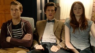 Rory (Arthur Darvill), The Doctor (Matt Smith) and Amy Pond (Karen Gillan) sitting on a sofa in Doctor Who series 7