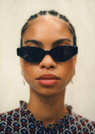 a close up of a model wearing a pair of Kimeze sunglasses