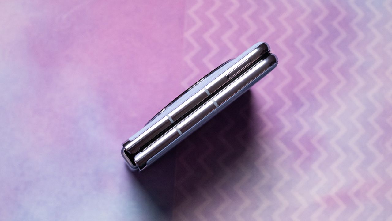 TECNO Phantom V Flip review