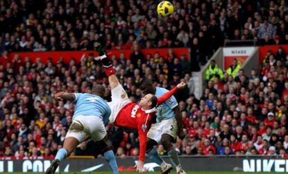 Wayne Rooney of Manchester United scores a goal with an overhead kick during a Premier League match Sunday.